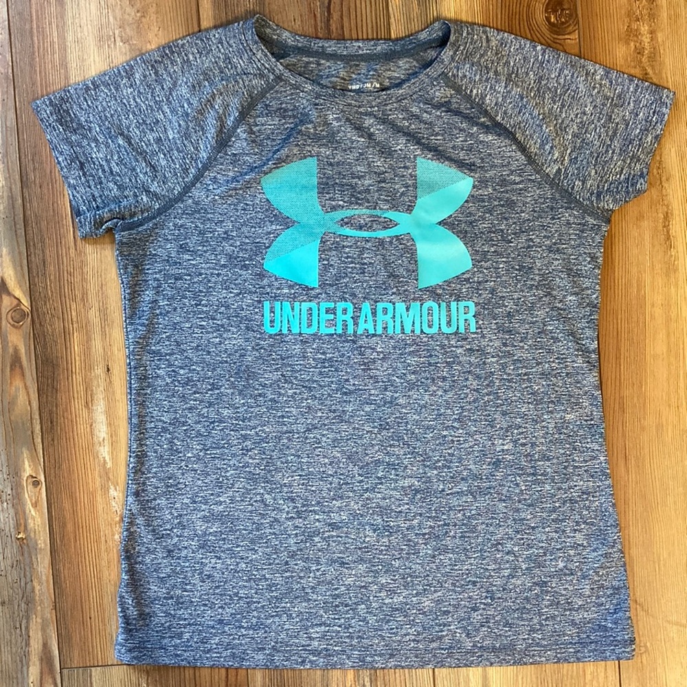 Under armour girls medium t shirt